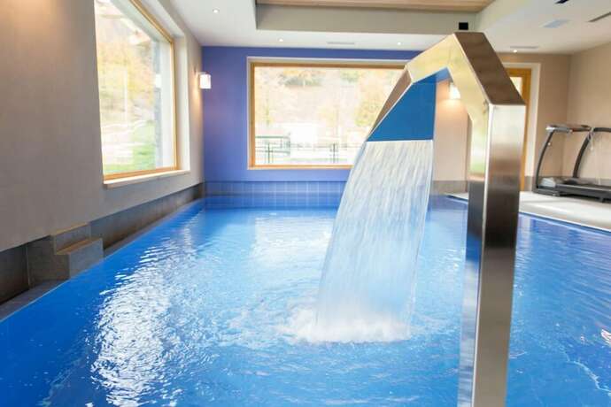 Imagen de la piscina del Hotel Sport Prodongo. Foto 13