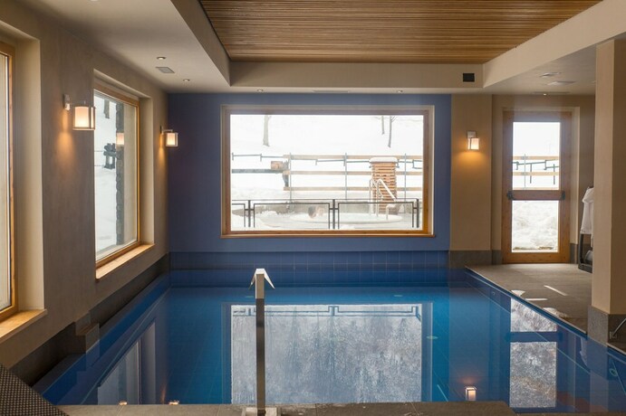 Imagen de la piscina del Hotel Sport Prodongo. Foto 14