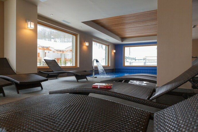 Imagen de la piscina del Hotel Sport Prodongo. Foto 16