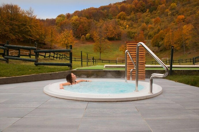Imagen de la piscina del Hotel Sport Prodongo. Foto 18