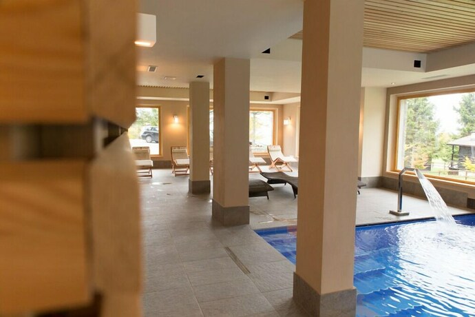 Imagen de la piscina del Hotel Sport Prodongo. Foto 20
