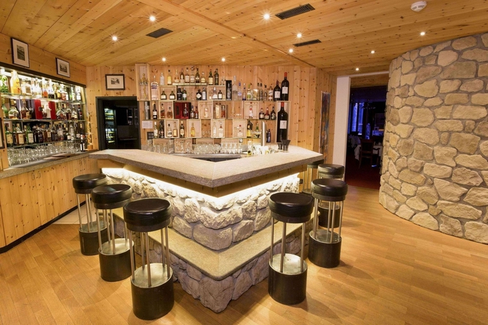 Imagen del bar/restaurante del Hotel Sport and Wellness San Gian St Moritz. Foto 6