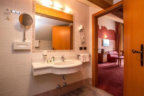 Imagen de la habitación del Hotel Sporthotel Alpenrose. Foto 7