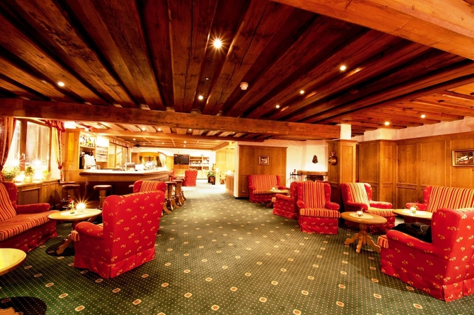 Imagen del bar/restaurante del Hotel Sporthotel Cristall. Foto 2