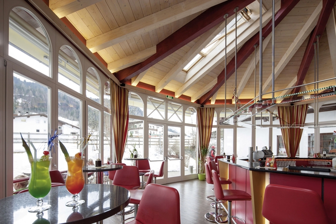 Imagen del bar/restaurante del Hotel Sporthotel Fontana. Foto 4