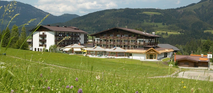 Imagen de los exteriores del Hotel Sporthotel Fontana. Foto 11