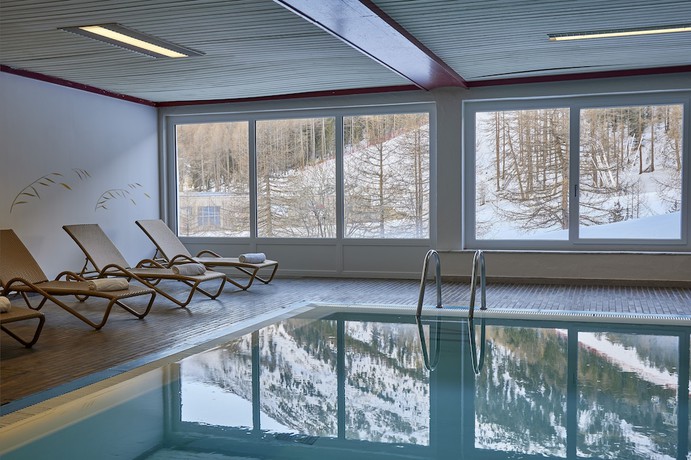 Imagen de la piscina del Hotel Sporthotel Kurzras. Foto 17