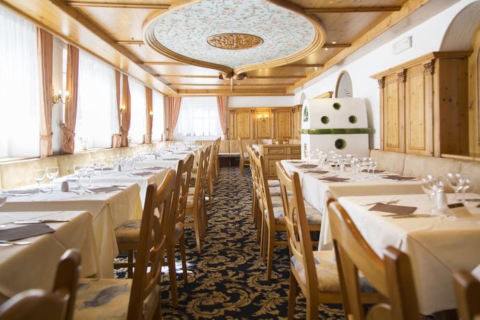 Imagen del bar/restaurante del Hotel Sporthotel Kurzras. Foto 5