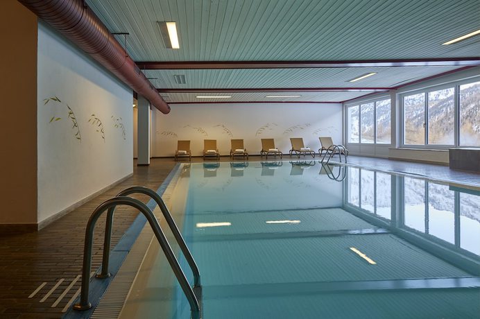 Imagen de la piscina del Hotel Sporthotel Kurzras. Foto 19