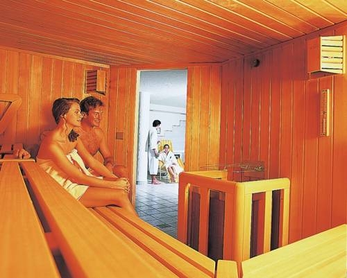 Imagen de la piscina del Hotel Sporthotel K&uuml;htai. Foto 3