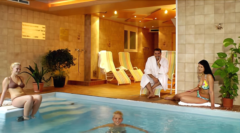 Imagen de la piscina del Hotel Sporthotel Schieferle. Foto 17