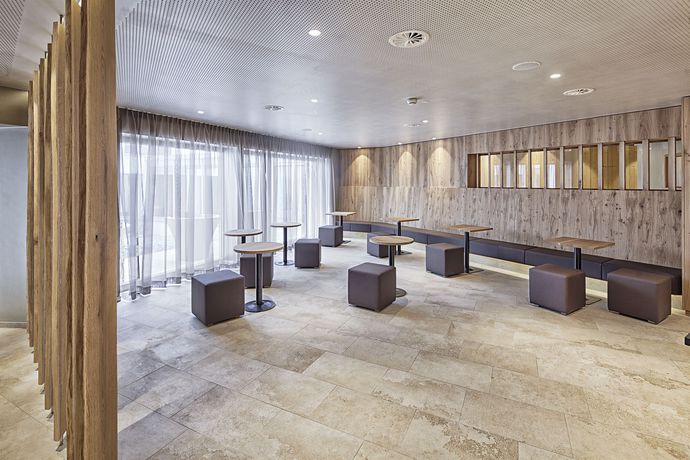 Imagen del bar/restaurante del Hotel Sporthotel Silvretta Montafon. Foto 4