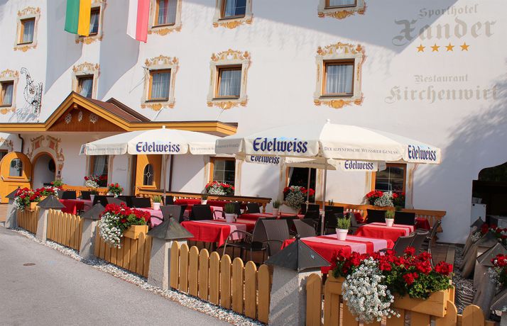 Imagen de la piscina del Hotel Sporthotel Xander. Foto 16