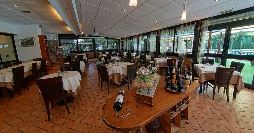Imagen del bar/restaurante del Hotel Sporting Brugherio. Foto 5
