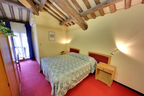 Imagen de la habitación del Hotel Sporting Center. Foto 2