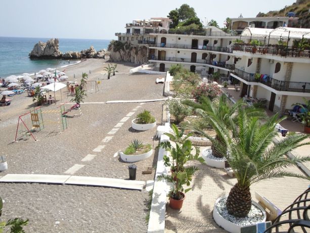 Imagen de los exteriores del Hotel Sporting Club. Foto 11