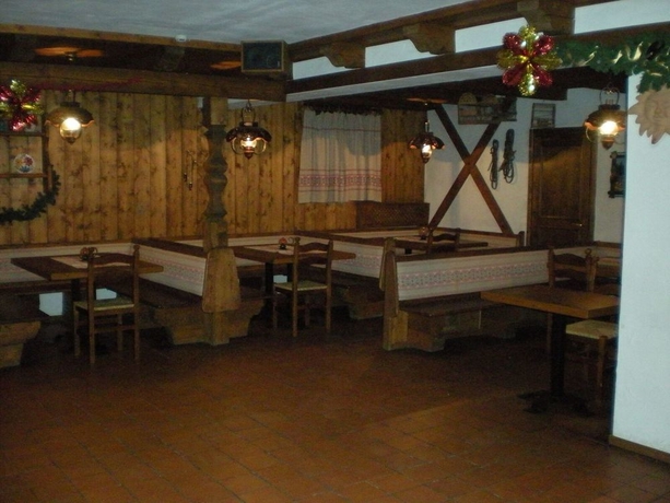 Imagen del bar/restaurante del Hotel Sporting, Mareson - Pecol. Foto 4