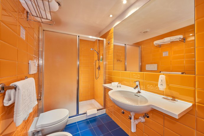 Imagen de la habitación del Hotel Sporting Ravelli. Foto 6