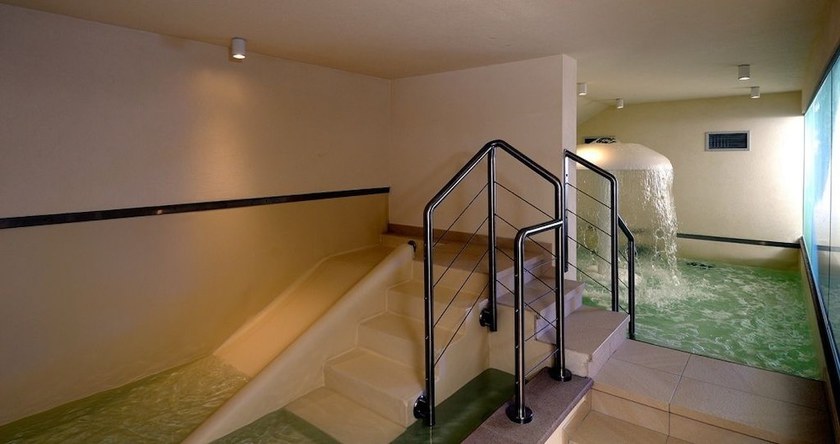 Imagen de la piscina del Hotel Sporting Ravelli. Foto 17