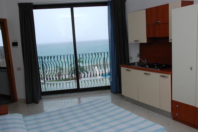 Imagen de la piscina del Hotel Sporting Residence Club. Foto 15