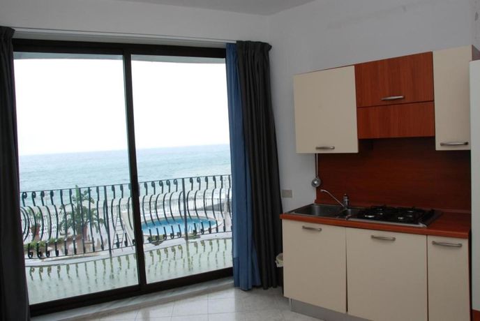 Imagen de la piscina del Hotel Sporting Residence Club. Foto 16