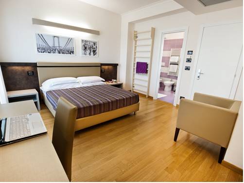 Imagen de la habitación del Hotel Sporting, San Benedetto del Tronto. Foto 15