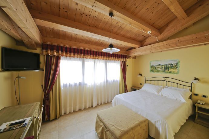 Imagen de la habitación del Hotel Sporting San Felice. Foto 2
