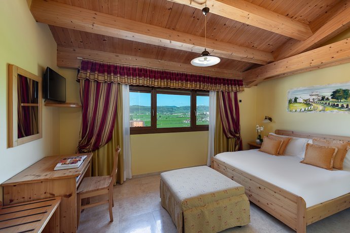 Imagen de la habitación del Hotel Sporting San Felice. Foto 9