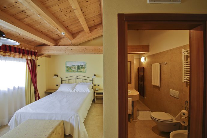 Imagen de la habitación del Hotel Sporting San Felice. Foto 13