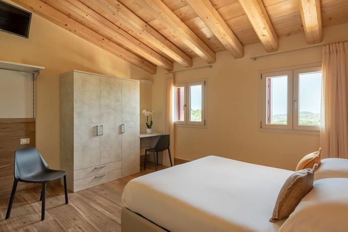 Imagen de la habitación del Hotel Sporting San Felice. Foto 16
