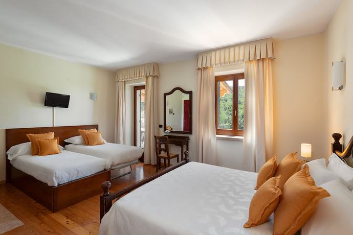 Imagen de la habitación del Hotel Sporting San Felice. Foto 17