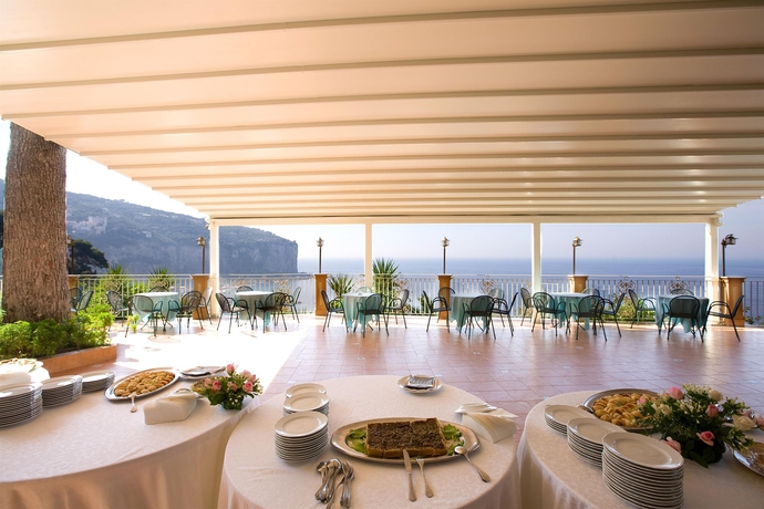 Imagen de los exteriores del Hotel Sporting, Sepano. Foto 8