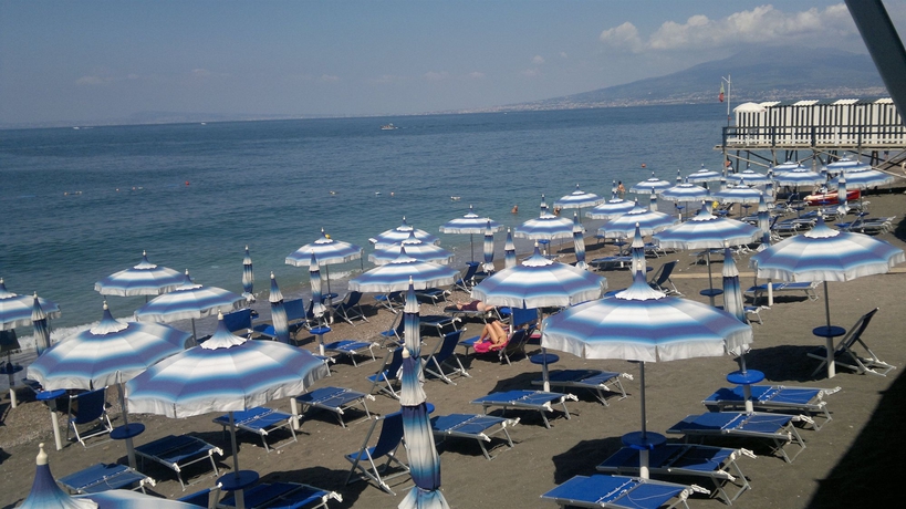 Imagen de los exteriores del Hotel Sporting, Sepano. Foto 13