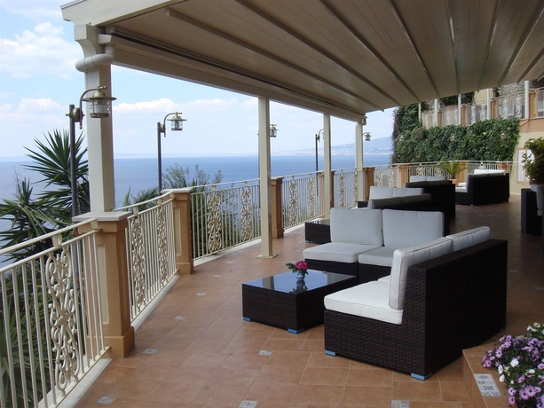 Imagen de los exteriores del Hotel Sporting, Sepano. Foto 14