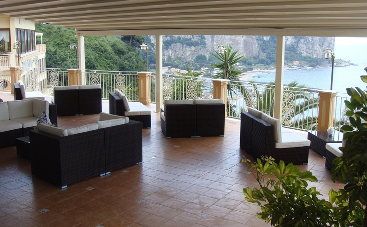 Imagen de los exteriores del Hotel Sporting, Sepano. Foto 15