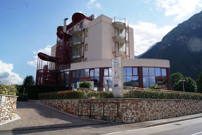 Imagen de los exteriores del Hotel Sporting Trento. Foto 10