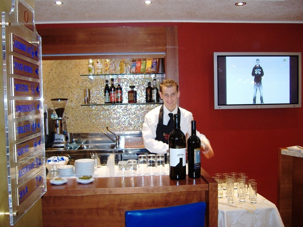 Imagen del bar/restaurante del Hotel Sporting Trento. Foto 6