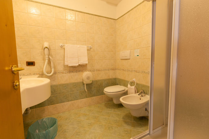 Imagen de la piscina del Hotel Sporting, Vermiglio. Foto 16
