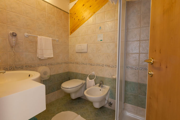 Imagen de los exteriores del Hotel Sporting, Vermiglio. Foto 9