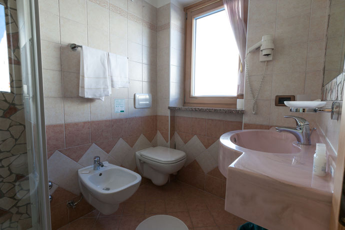 Imagen de los exteriores del Hotel Sporting, Vermiglio. Foto 11