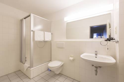 Imagen de la habitación del Hotel Sportpark Isernhagen. Foto 8