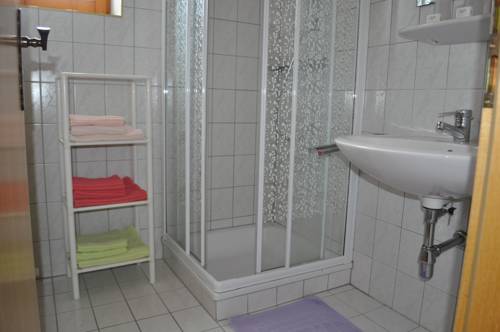 Imagen de la habitación del Hotel Sportpension Thaler. Foto 11