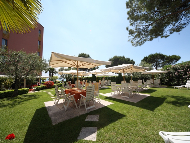 Imagen de los exteriores del Hotel Sportsman. Foto 10