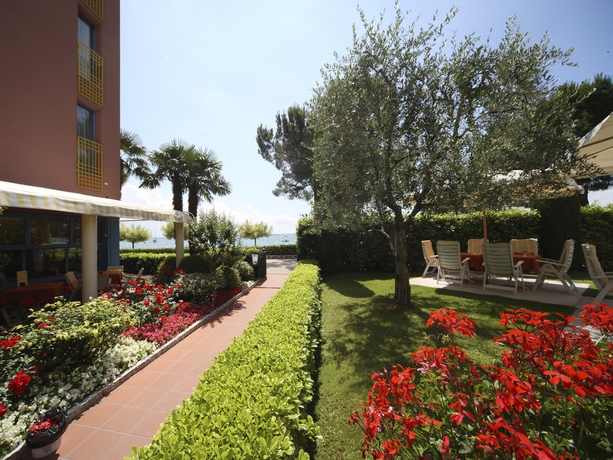 Imagen de los exteriores del Hotel Sportsman. Foto 11