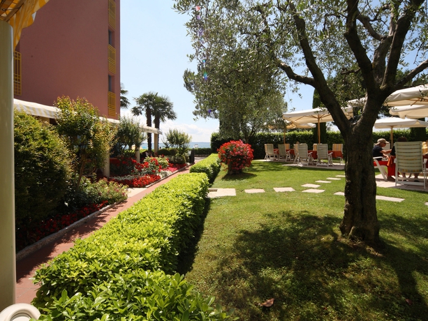 Imagen de los exteriores del Hotel Sportsman. Foto 12