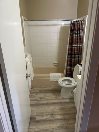 Imagen general del Hotel Sportsman\'s Lodge. Foto 3