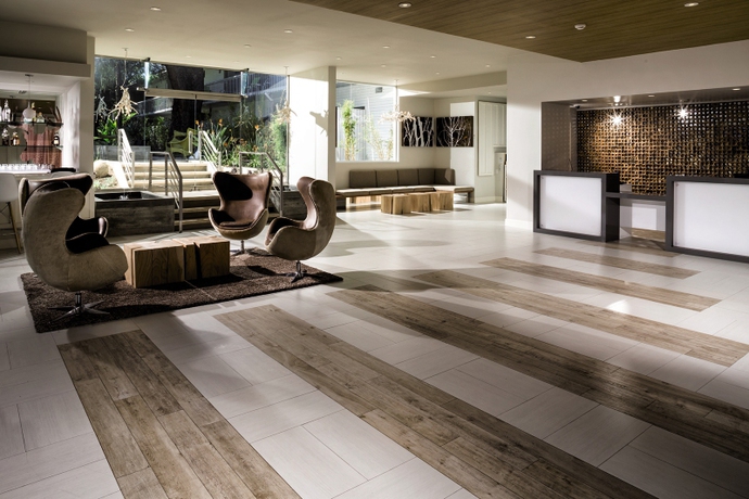 Imagen de los interiores del Hotel Sportsmen's Lodge. Foto 10