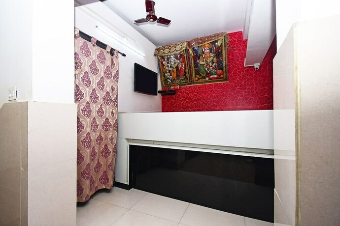 Imagen de los interiores del Hotel Spot On 61734 Janki. Foto 37