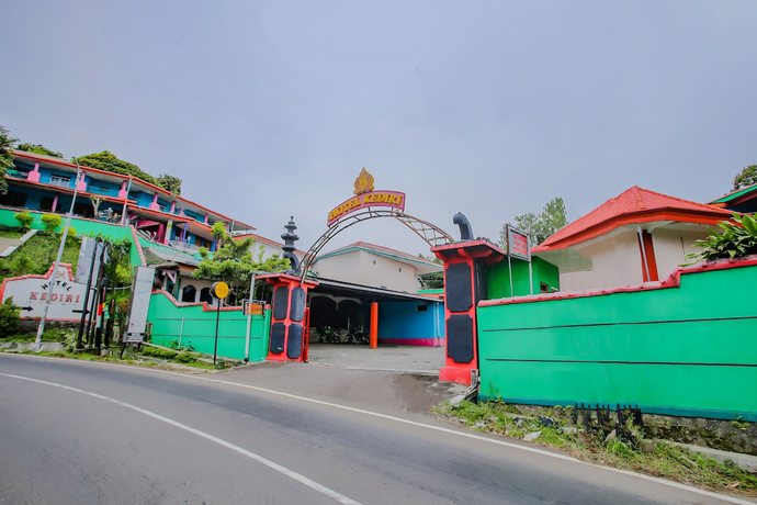 Imagen general del Hotel Spot On 90100 Kediri Bandungan. Foto 3