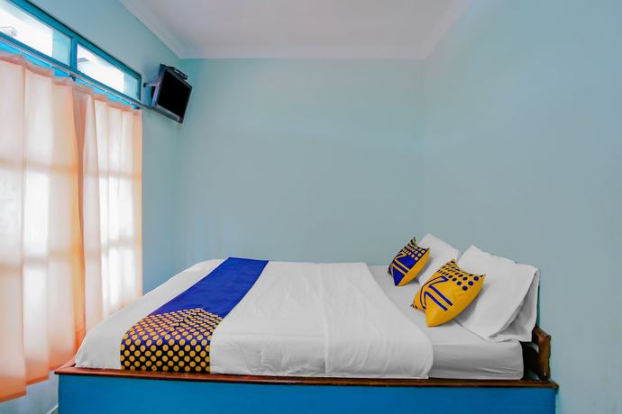 Imagen de la habitación del Hotel Spot On 90100 Kediri Bandungan. Foto 10